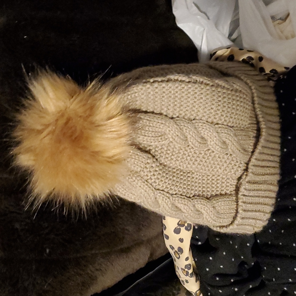Cute hat - Picture 2 of 2